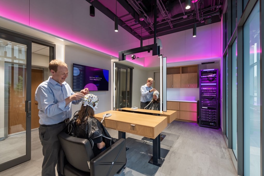 Researcher and participant in the EEG suite. Photo by Anton Grassl, courtesy of SmithGroup