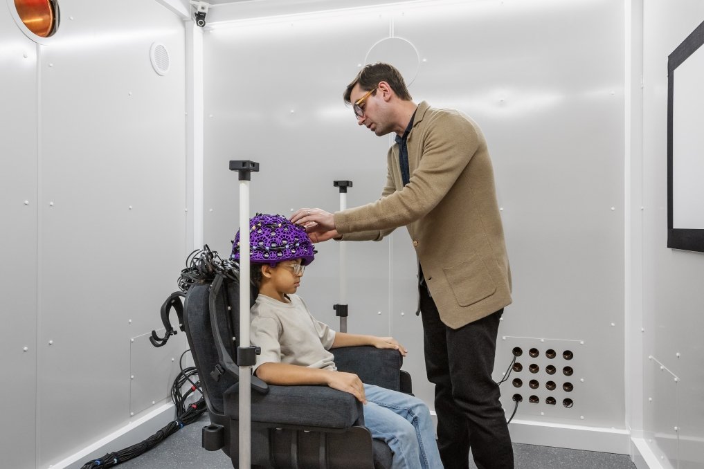 Scientist and participant in the OPM room. Photo by Anton Grassl, courtesy of SmithGroup