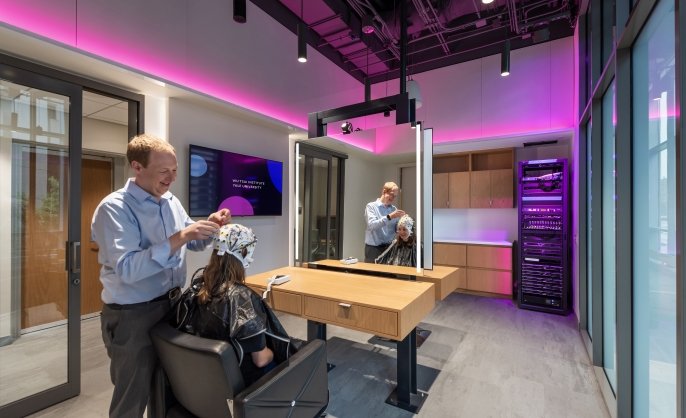 Researcher and participant in the EEG suite. Photo by Anton Grassl, courtesy of SmithGroup