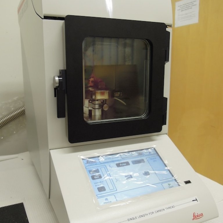 Leica low-vacuum apparatus